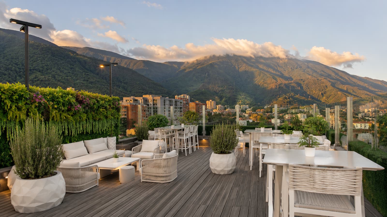 Terraza Lounge y Bar — HOTEL ALTAMIRA VILLAGE