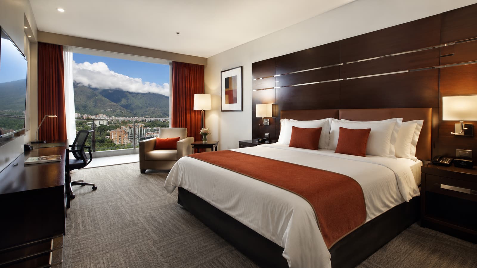 Vistas a El Ávila desde balcón privado — HOTEL ALTAMIRA VILLAGE